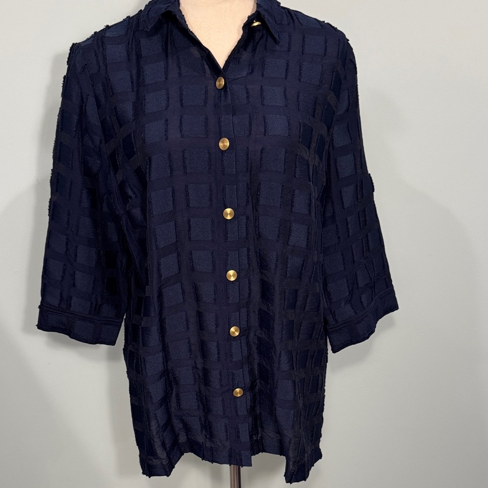 Passports Navy Button-Up 3/4 sleeve Blouse with Gold Accents Size M